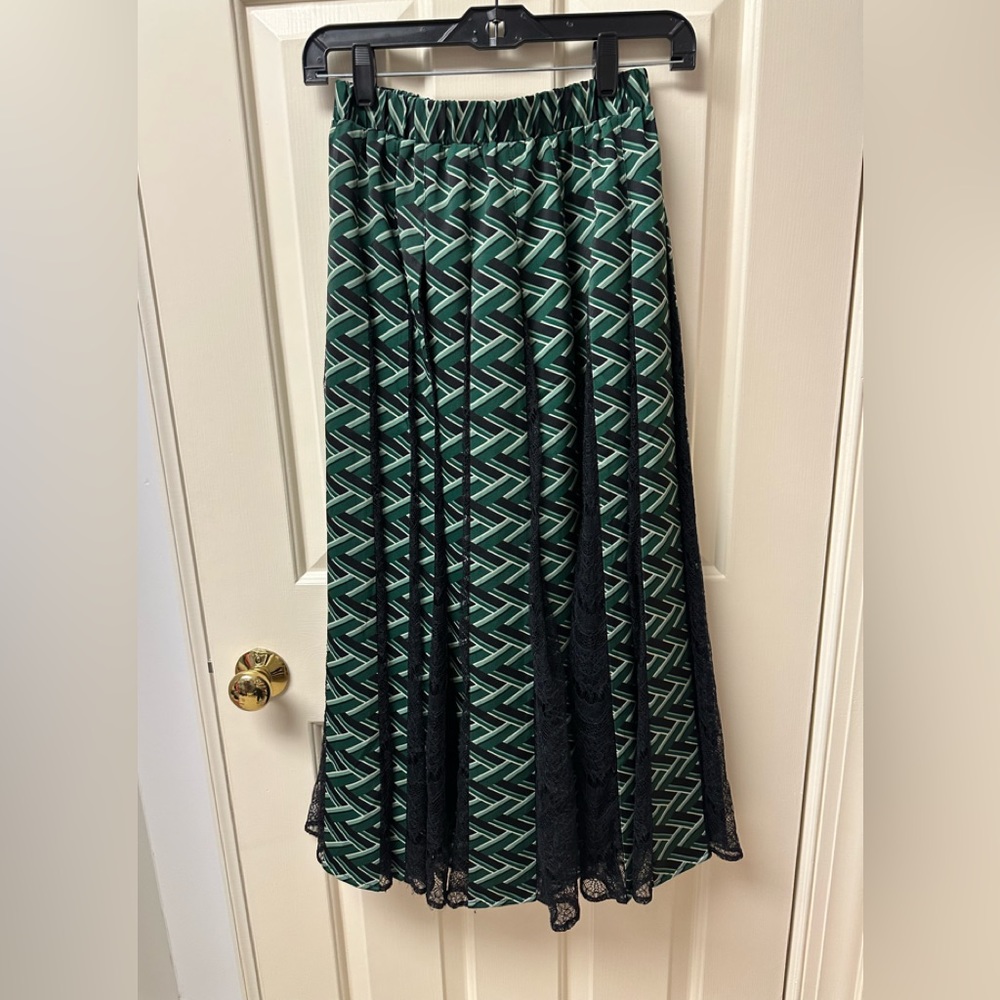 Tuckernuck Emerald Geo Marlow Skirt
XS